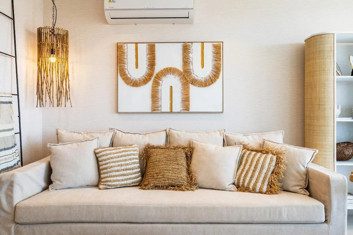 Aelia - Chic 2-Br Apartment & Balcony In Larnaca Cyprus