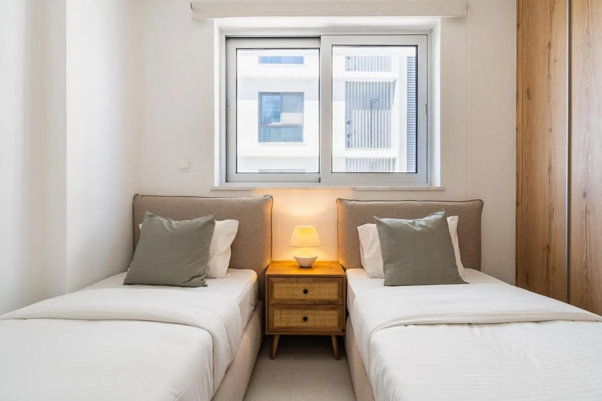 Aelia - Chic 2-Br Apartment & Balcony In Larnaca